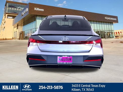 Used 2025 Hyundai Elantra Sport FWD image 8