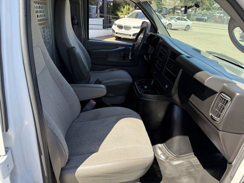 Used 2014 GMC Savana 2500 RWD image 22