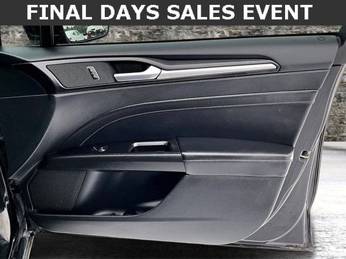 Used 2018 Ford Fusion Titanium image 24