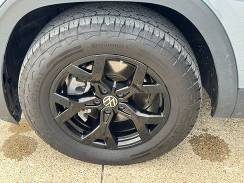 Used 2024 Volkswagen Atlas Peak Edition SE AWD/4WD image 20