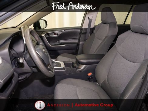 Used 2025 Toyota RAV4 XLE FWD image 10