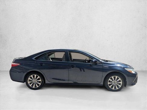 Used 2016 Toyota Camry XLE w/ Moonroof Package image 4