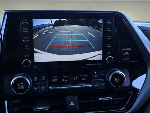 Certified 2020 Toyota Highlander LE FWD image 23