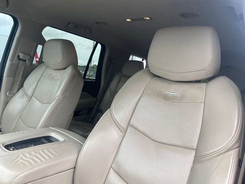Used 2017 Cadillac Escalade 2WD image 19