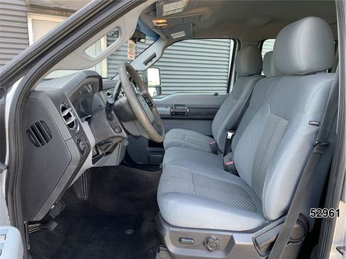 Used 2016 Ford F550 2WD Crew Cab Super Duty w/ XLT Interior Package image 17