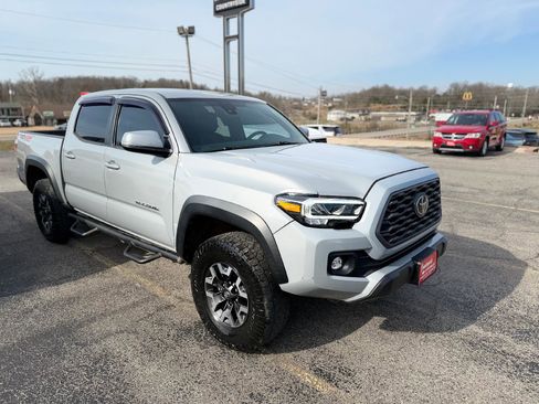 Used 2021 Toyota Tacoma TRD Off-Road image 1