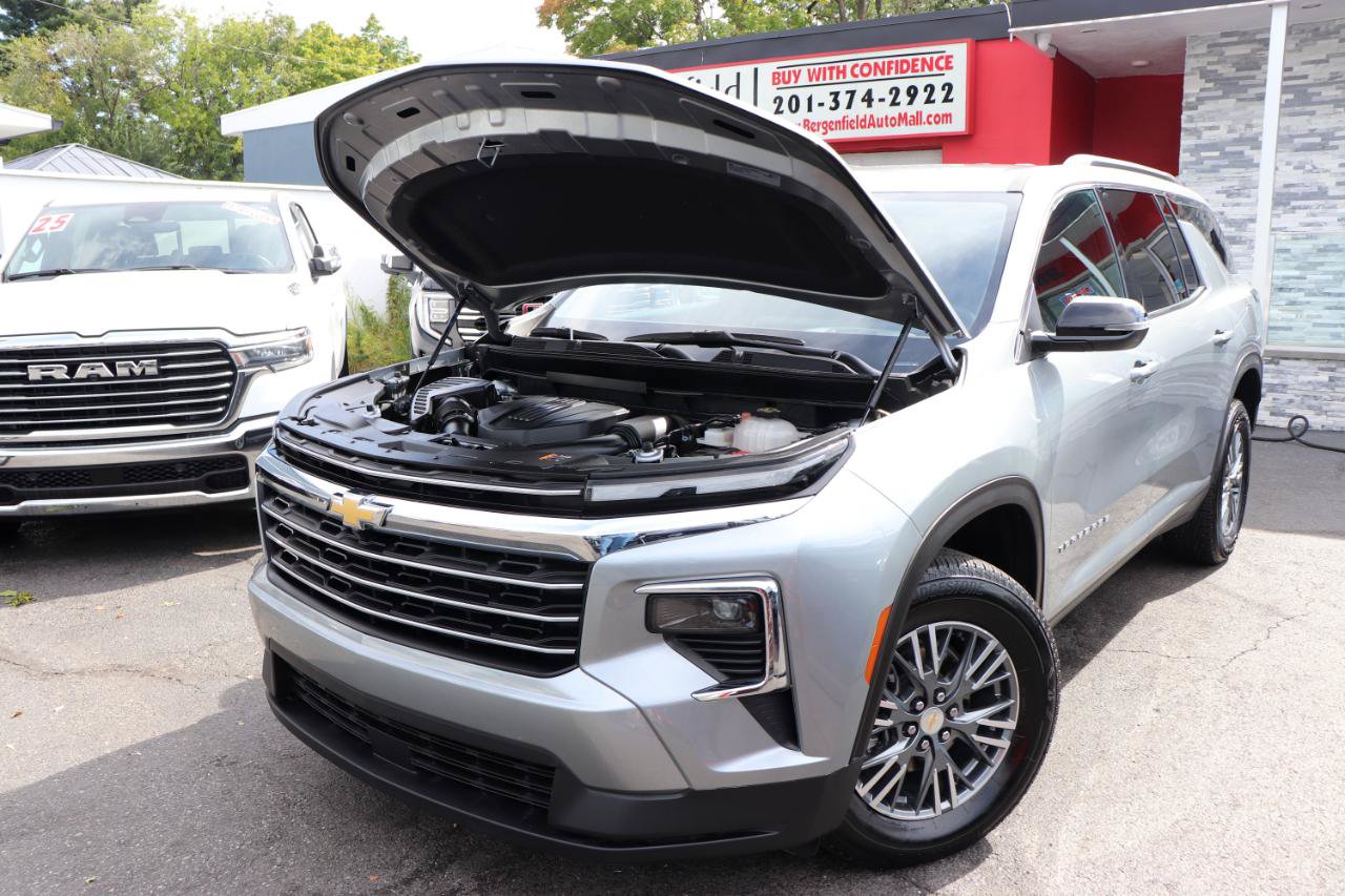 Used 2025 Chevrolet Traverse LT FWD image 55