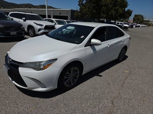 Used 2017 Toyota Camry SE FWD image 1