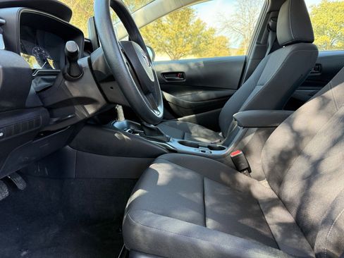 Used 2025 Toyota Corolla LE image 27