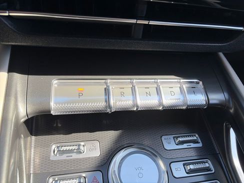 Used 2025 Lincoln Nautilus Premier w/ Equipment Group 102A image 27