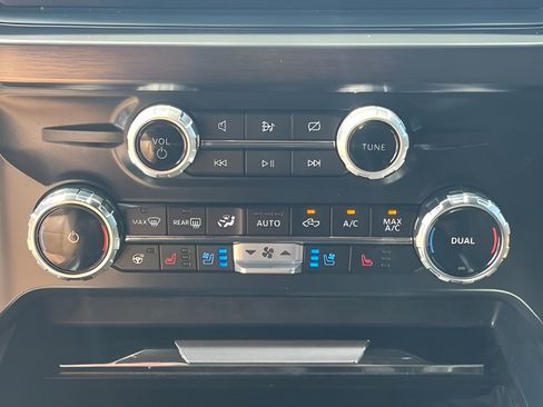Used 2024 Ford F250 Lariat w/ Lariat Ultimate Package AWD/4WD image 27