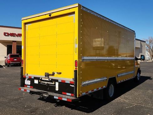 Used 2021 GMC Savana 3500 Extended w/ Power Convenience Package image 4