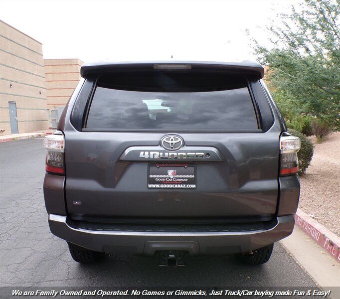 Used 2020 Toyota 4Runner SR5 AWD/4WD image 4