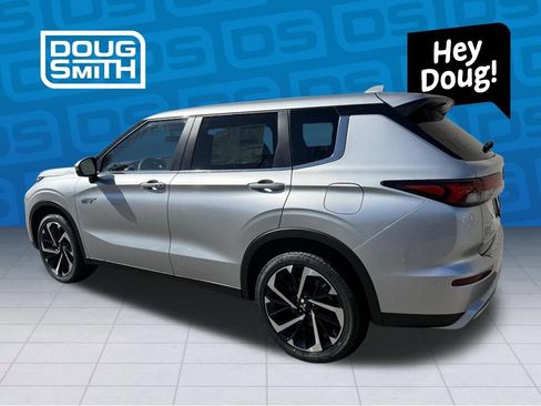New 2025 Mitsubishi Outlander SE image 2