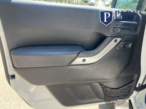 Used 2013 Jeep Wrangler Unlimited Sport image 15