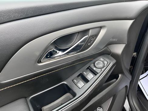 Certified 2021 Chevrolet Traverse LT FWD image 10