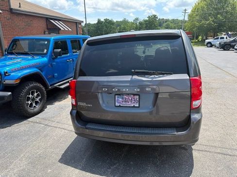 Used 2019 Dodge Grand Caravan SE FWD image 5