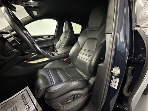 Used 2024 Porsche Cayenne Turbo GT AWD/4WD image 6