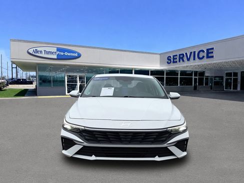 Certified 2024 Hyundai Elantra SEL FWD image 3