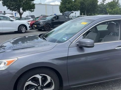 Used 2017 Honda Accord EX-L image 2