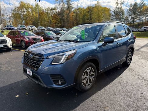 Used 2023 Subaru Forester Premium image 8