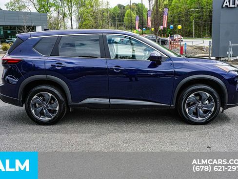 Used 2025 Nissan Rogue SV image 9