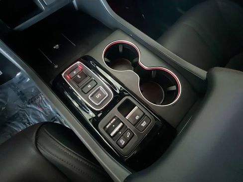 Used 2025 Honda Pilot Black Edition image 24