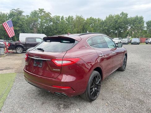 Used 2018 Maserati Levante S GranSport AWD/4WD image 4