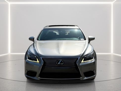 Used 2017 Lexus LS 460 RWD image 8
