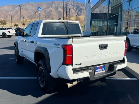 Used 2024 Toyota Tacoma TRD Off-Road image 10