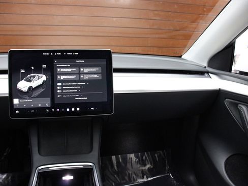 Used 2023 Tesla Model Y Long Range AWD/4WD image 23