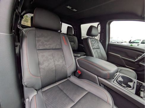 Used 2022 Nissan Titan PRO-4X image 30