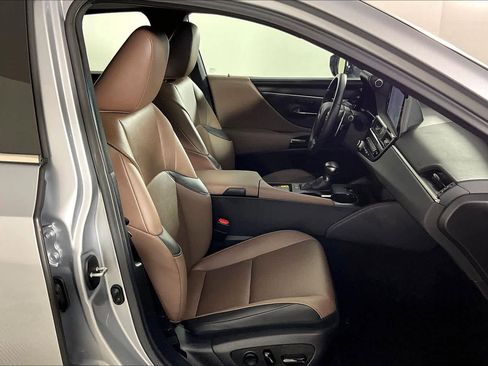 Used 2025 Lexus ES 300h w/ Premium Package image 8