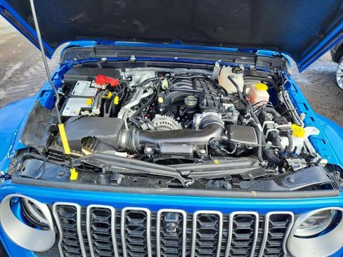 Used 2025 Jeep Wrangler Unlimited Sahara image 9