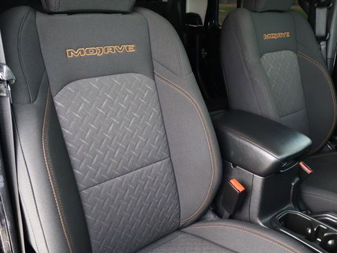 Used 2025 Jeep Gladiator Mojave image 21