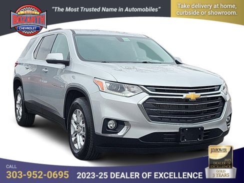 Certified 2021 Chevrolet Traverse LT image 1