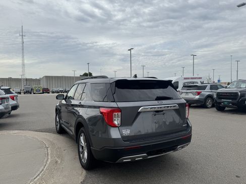 Used 2022 Ford Explorer XLT w/ Equipment Group 202A AWD/4WD image 4