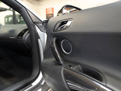 Used 2011 Audi R8 V10 image 96