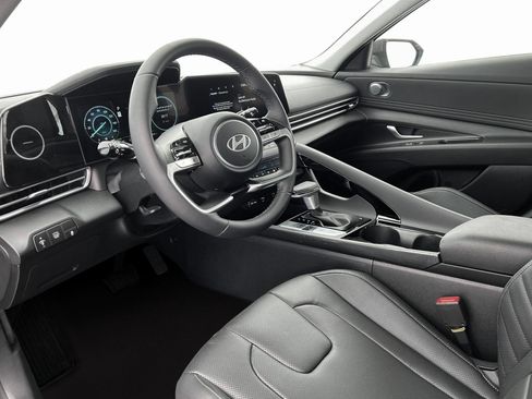 New 2025 Hyundai Elantra Limited image 14