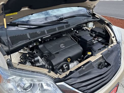 Used 2012 Toyota Sienna LE FWD image 7