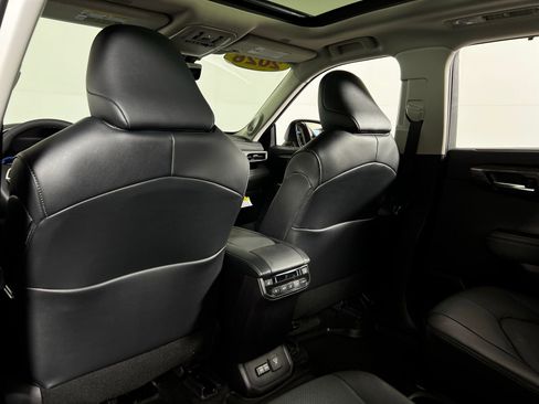 Certified 2026 Toyota Highlander Platinum image 21