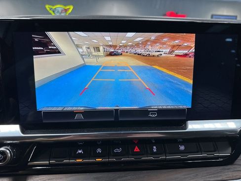 Certified 2025 GMC Sierra 1500 SLT image 29