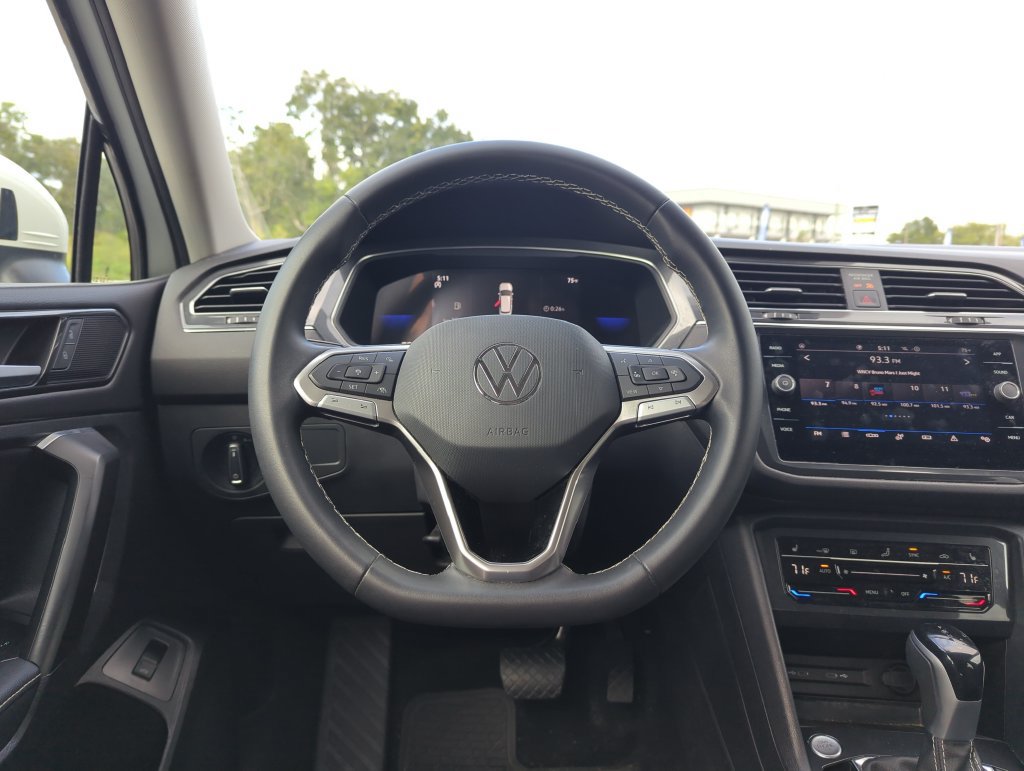 Used 2023 Volkswagen Tiguan SE FWD image 17