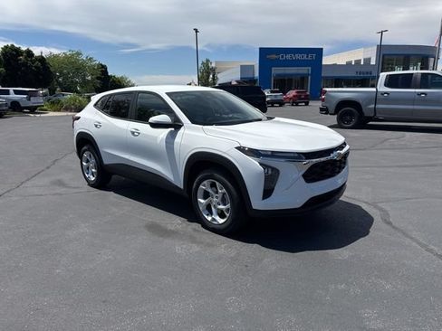 New 2026 Chevrolet Trax LS w/ LS Convenience Package FWD image 1