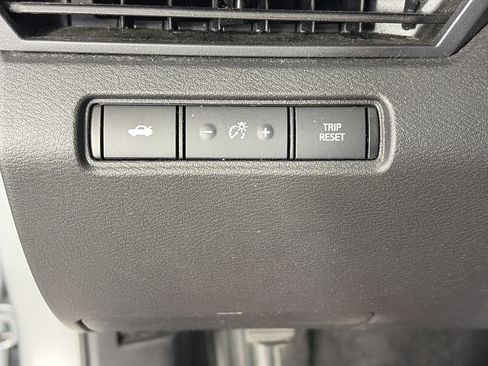 Used 2024 Nissan Altima 2.5 SR FWD image 25