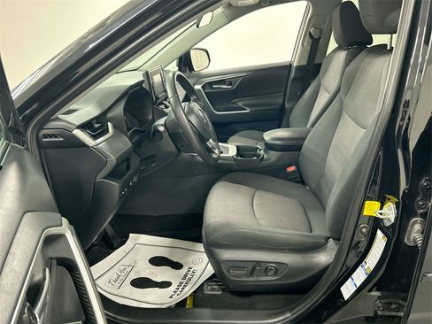 Used 2019 Toyota RAV4 XLE image 9