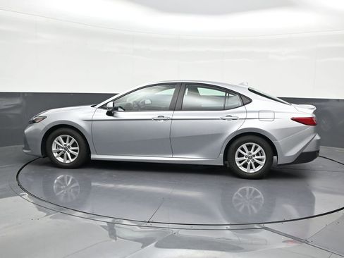 Used 2025 Toyota Camry LE w/ Convenience Package FWD image 2