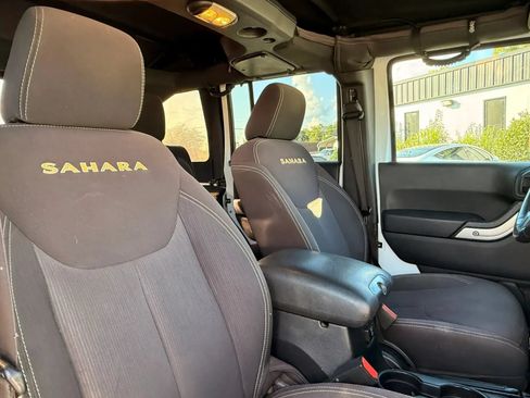 Used 2015 Jeep Wrangler Unlimited Sahara w/ Connectivity Group AWD/4WD image 24