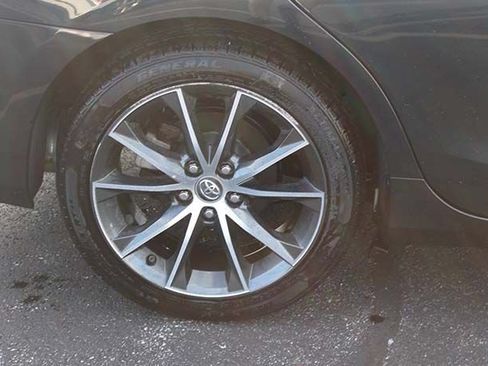 Used 2017 Toyota Camry XSE w/ Moonroof Package FWD image 7