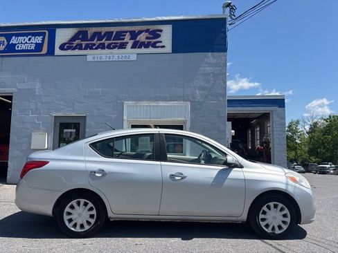 Used 2012 Nissan Versa SV FWD image 6